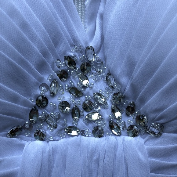 Beautiful Formal or Wedding Gown. Size USA 6 - Picture 5 of 12